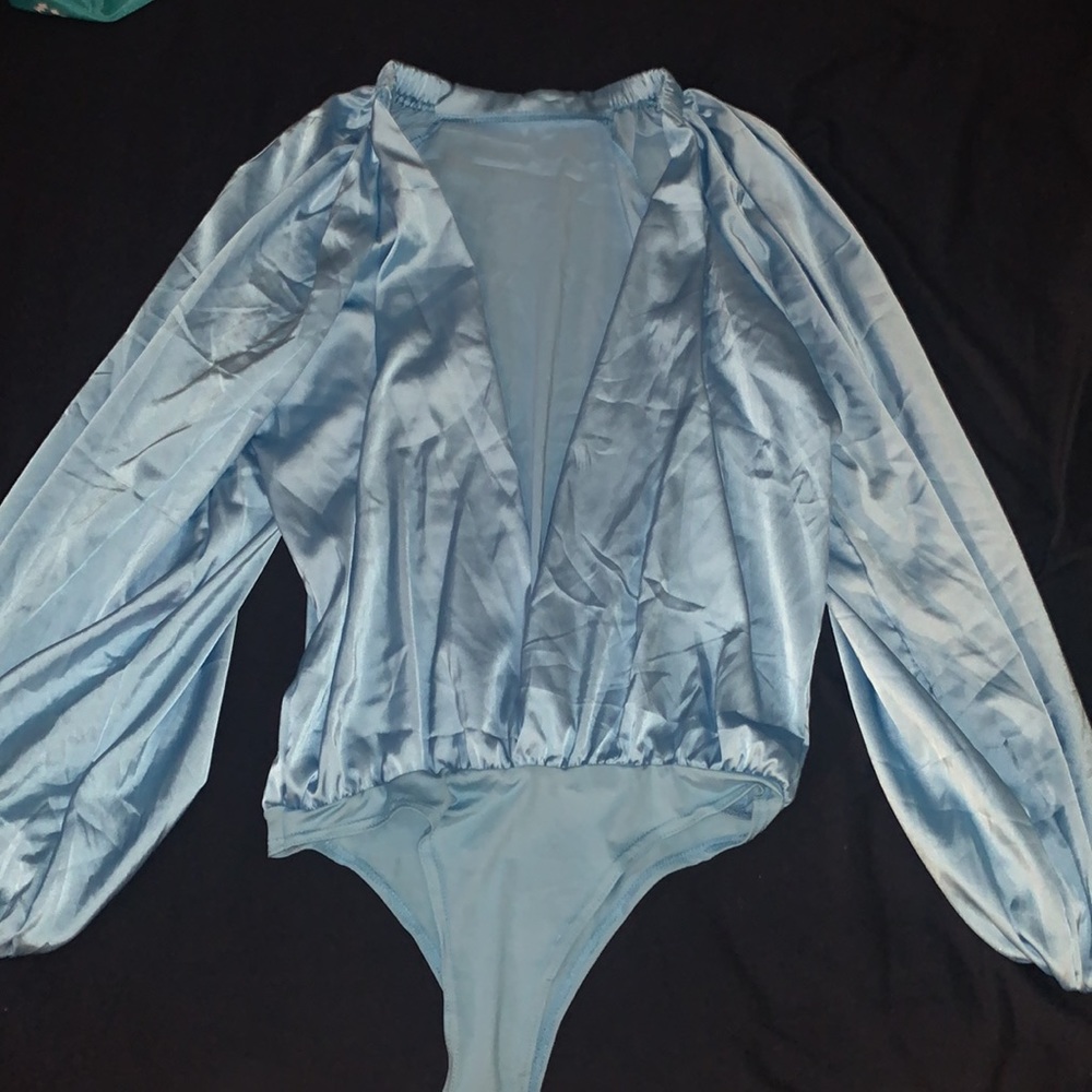 Deep V neck Set - Picture 4 of 4